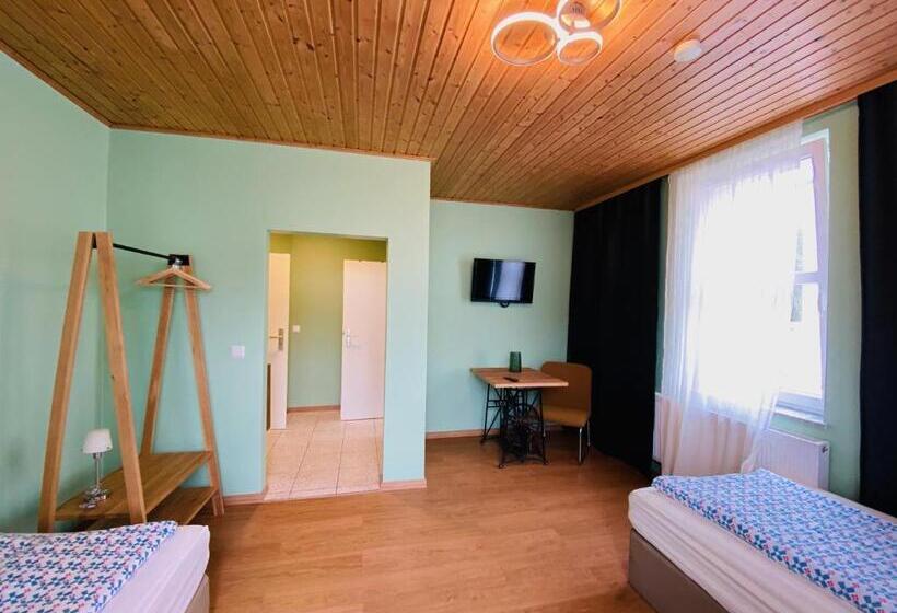 Номер Стандарт, Hostel