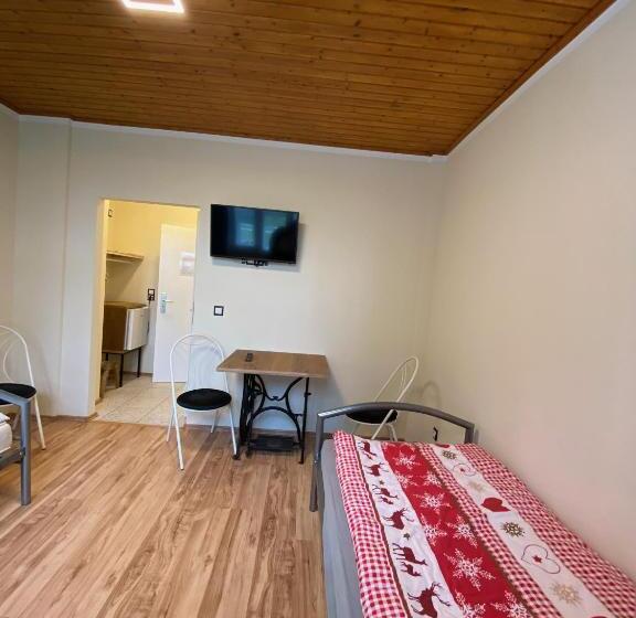Номер Стандарт, Hostel