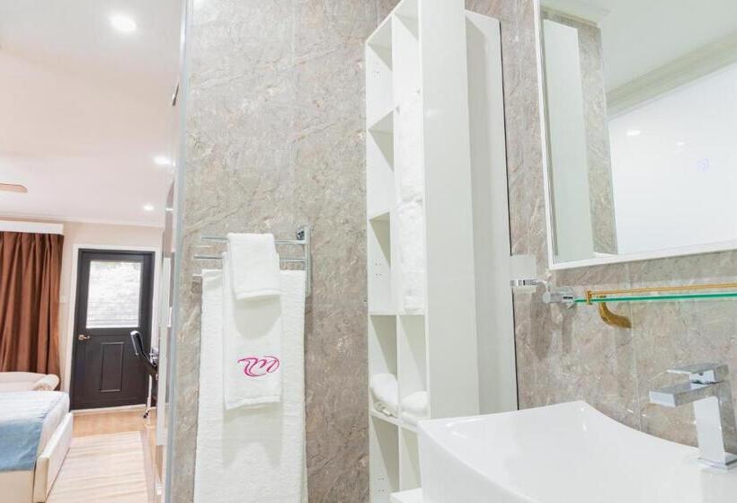 اتاق سوپریور, Myah's