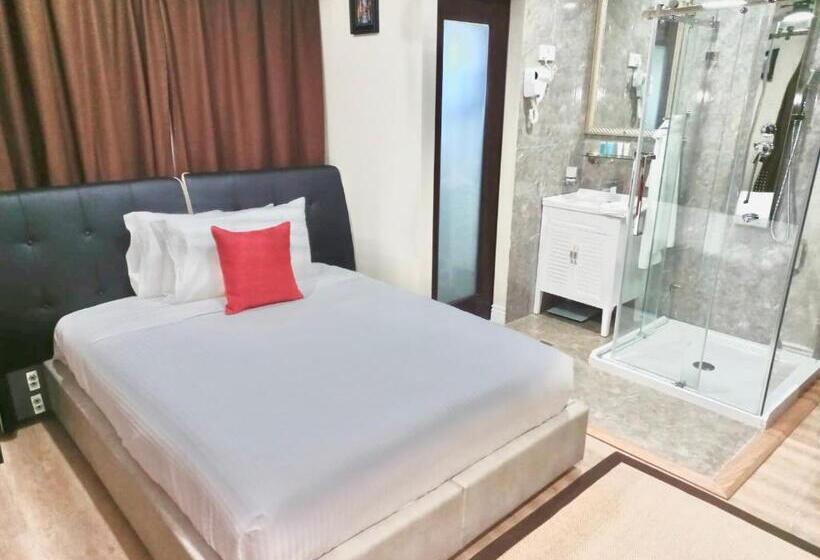 اتاق استاندارد, Myah's