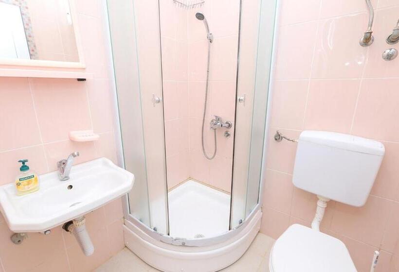 اتاق استاندارد سه نفره, Apartmani I Sobe Radojičić