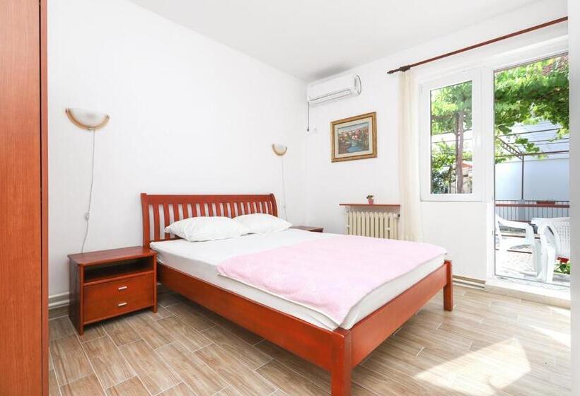 اتاق استاندارد سه نفره, Apartmani I Sobe Radojičić