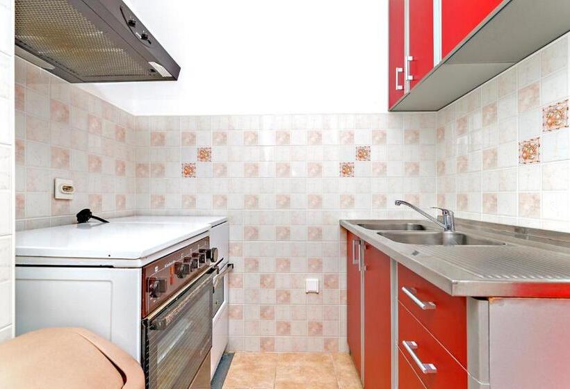 اتاق سه‌نفرۀ استاندارد با سرویس بهداشتی بیرون از اتاق, Apartmani I Sobe Radojičić