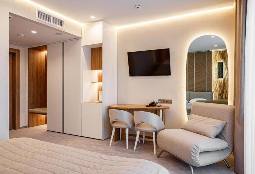 سوییت جونیور, Tavel Hotel & Spa