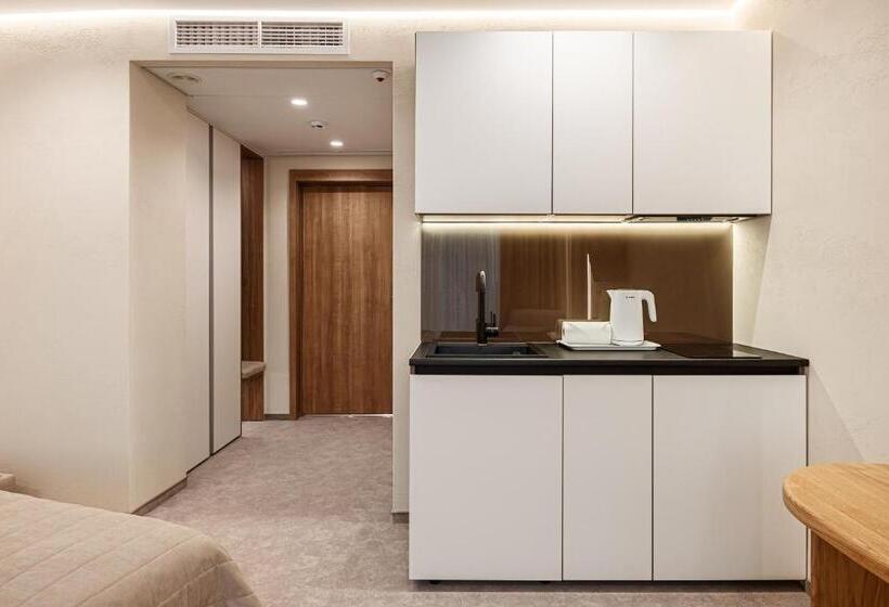 استودیوی استاندارد, Tavel Hotel & Spa