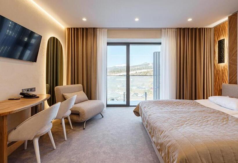 سوییت جونیور, Tavel Hotel & Spa
