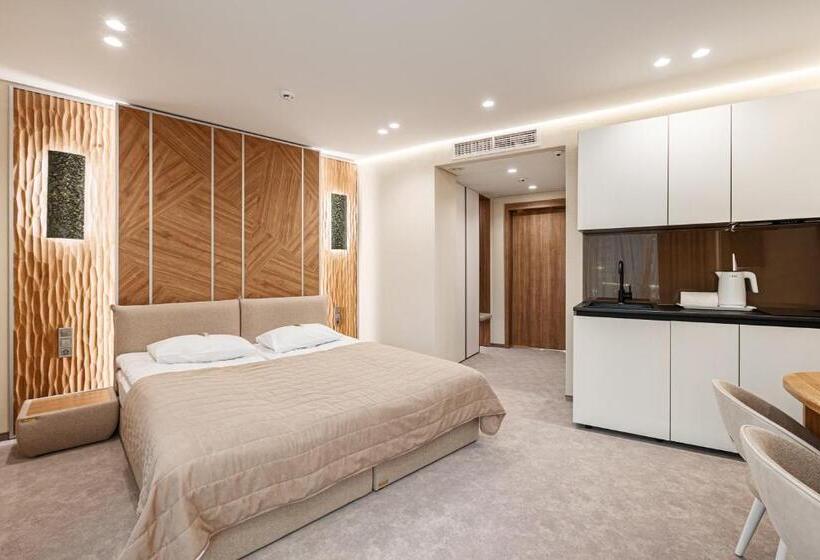 استودیوی استاندارد, Tavel Hotel & Spa