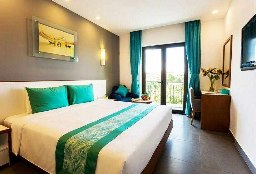 带泳池观景的豪华房, êmm Hotel Hoi An