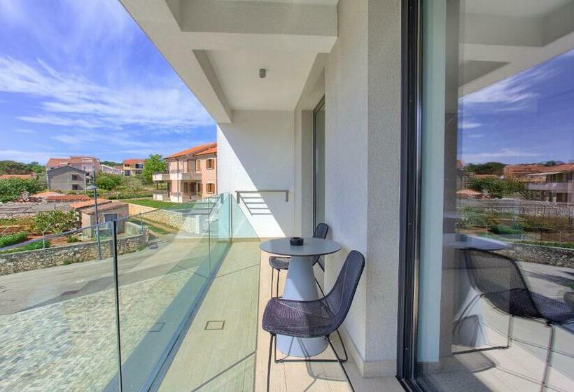سوییت جونیور با چشم‌انداز جانبی دریا, Villa Margaret