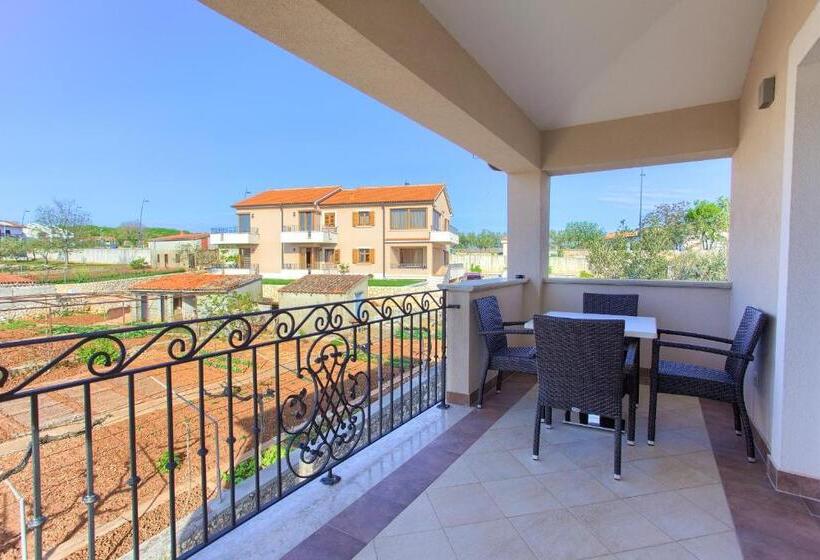 2 Bedroom Apartment Garden View, Villa Margaret
