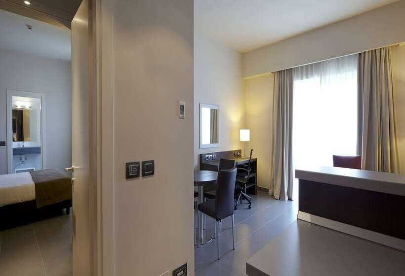 Президентский Люкс, Inn Naples Airport