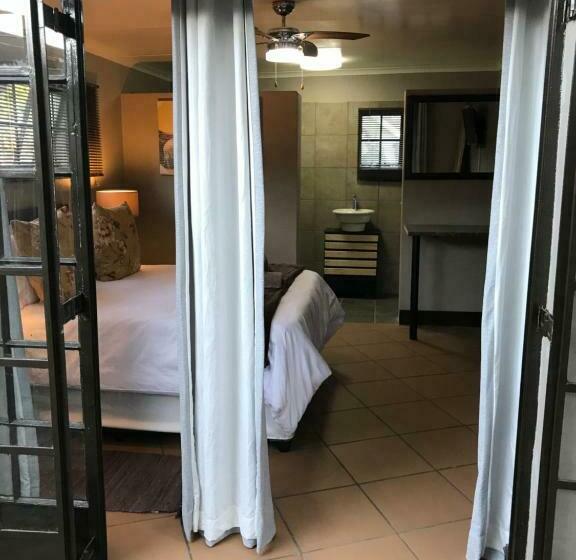 اتاق استاندارد, Aerotropolis Guest Lodge