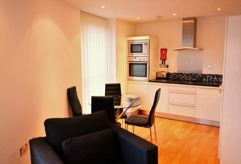آپارتمان لوکس 2 خوابه, Zen Apartments   City Airport London