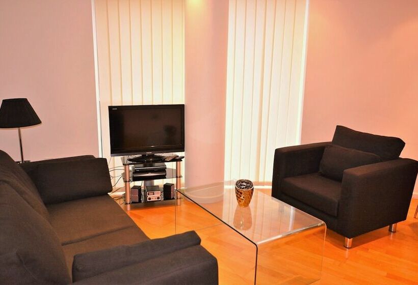 آپارتمان لوکس 2 خوابه, Zen Apartments   City Airport London