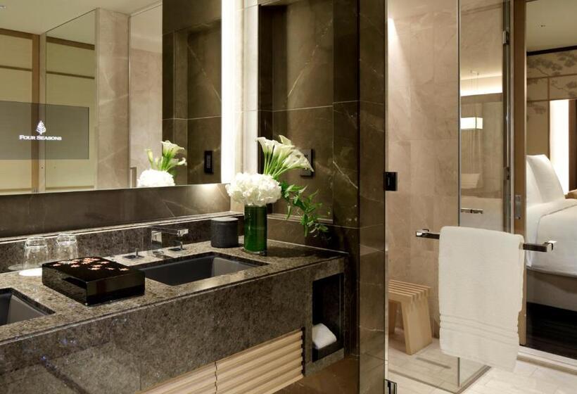 Номер Стандарт 2 Двуспальные Кровати, Four Seasons Hotel Kyoto