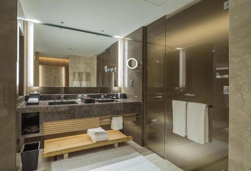 Люкс Кровать Кинг, Four Seasons Hotel Kyoto