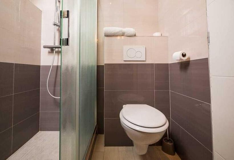 Quarto Estandar, Motel D Ornex