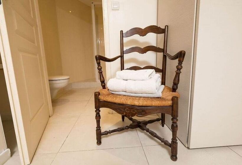 Quarto Estandar, Motel D Ornex