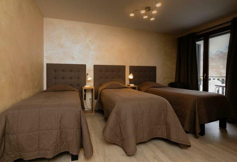Quarto Triplo Estandar, Motel D Ornex