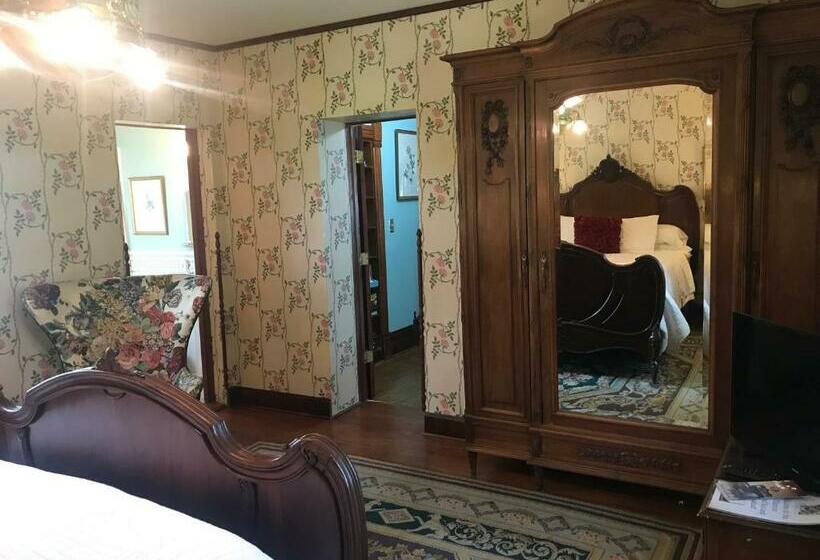 Номер Стандарт с Гидромассажем, The Nauvoo Grand Bed & Breakfast
