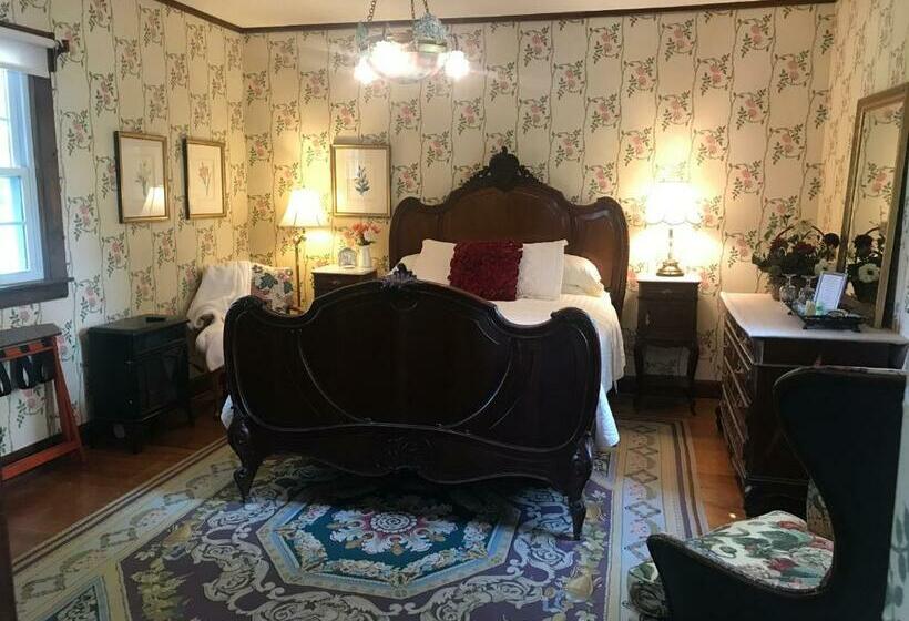 Номер Стандарт с Гидромассажем, The Nauvoo Grand Bed & Breakfast