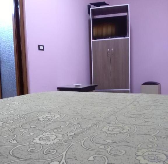 اتاق اکونومی یک تخته, Gjeli