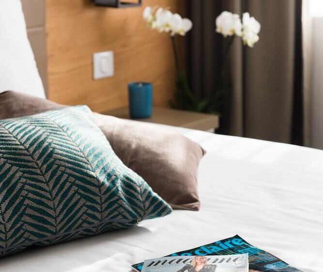 Номер Комфорт, Le Lodge Brit Hotel Strasbourg Zenith