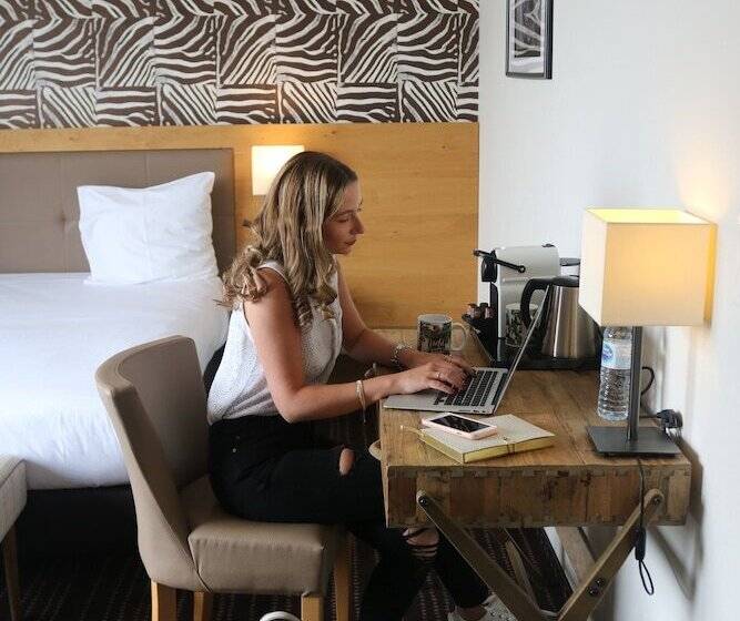 Люкс, Le Lodge Brit Hotel Strasbourg Zenith