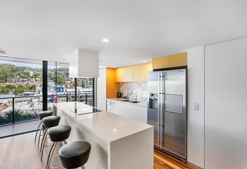3 Bedroom Apartment Side Sea View, Ambience On Burleigh Beach