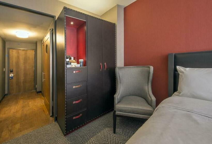 带大床的豪华间, Four Points By Sheraton Manhattan Midtown West