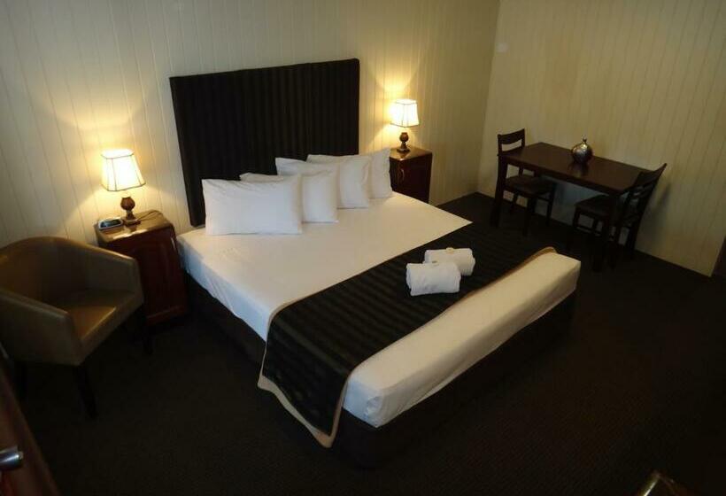 Номер Стандарт, Country Plaza Motor Inn