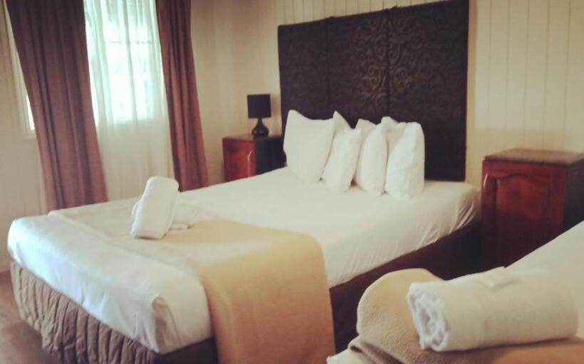 Номер Стандарт, Country Plaza Motor Inn