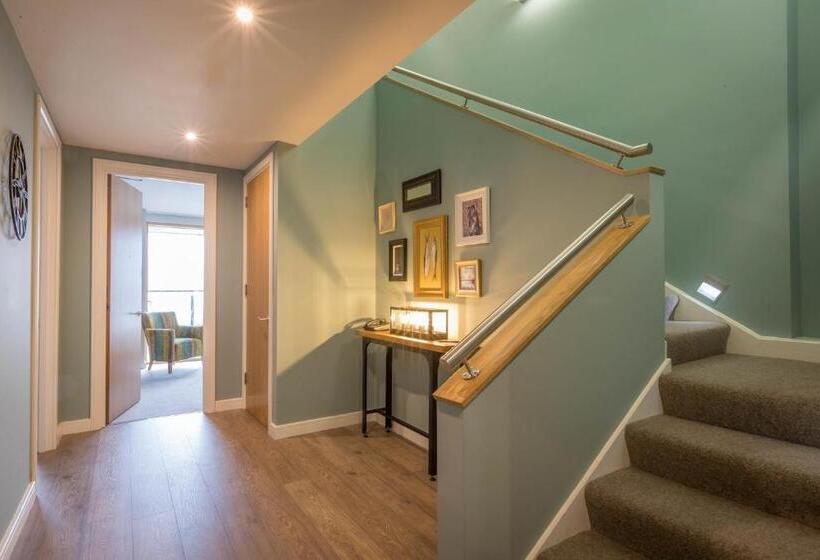 Апартаменты Superior 3 Спальни, Talbot Suites At Stonebridge