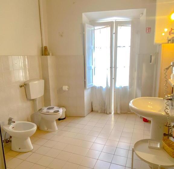 اتاق خانوادگی, Guest House Santa Giustina Lucca Centro Storico