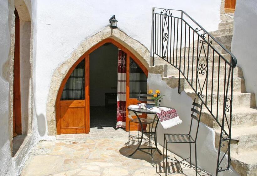 标准工作室, Vafes Traditional Stone Houses