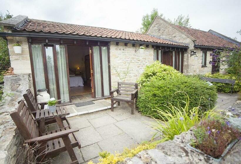 Четырехместный номер Премиум, Beeches Farmhouse Country Cottages & Rooms