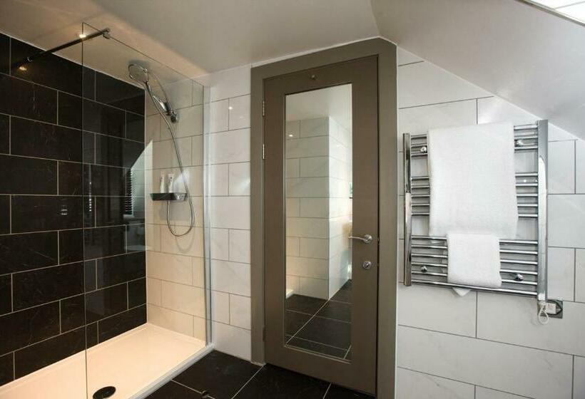 Номер Стандарт, Malmaison Dundee