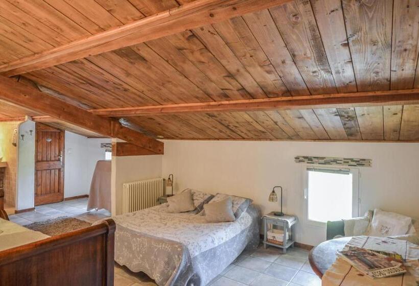 スタンダードトリプルルーム, Chambres D Hôtes Le Colombier