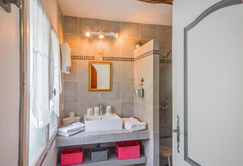 スタンダードトリプルルーム, Chambres D Hôtes Le Colombier