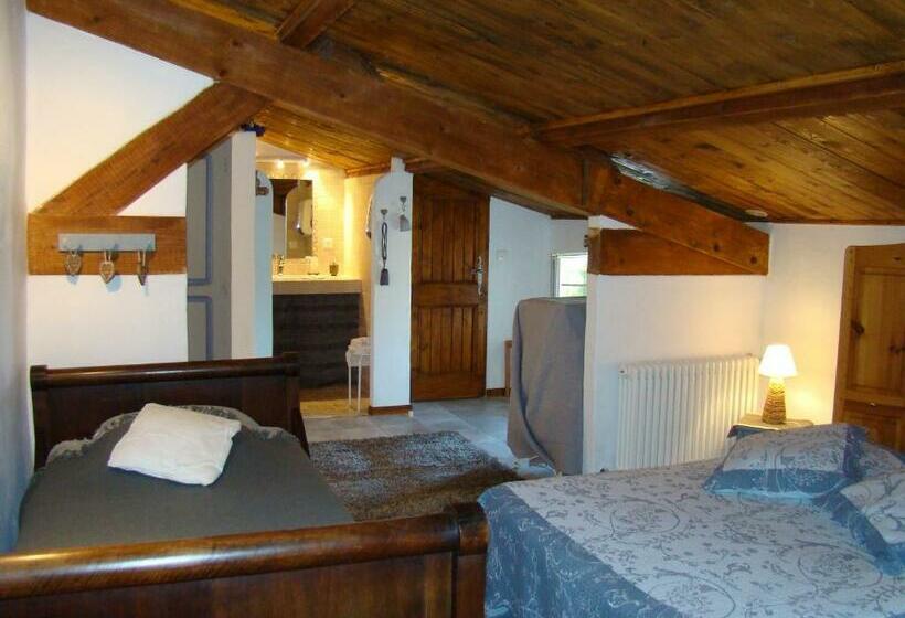 スタンダードトリプルルーム, Chambres D Hôtes Le Colombier