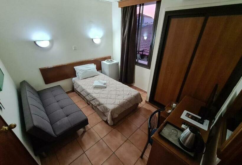 Quarto Estandar, Metropole