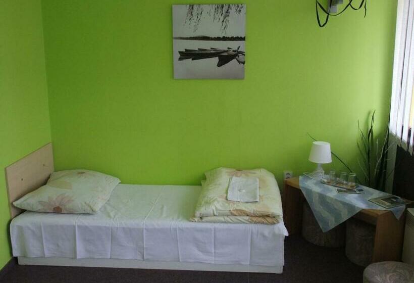 اتاق استاندارد سه نفره, Formule