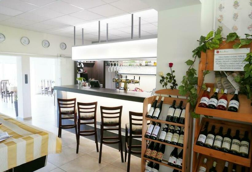 اتاق استاندارد چهار تخته, Formule