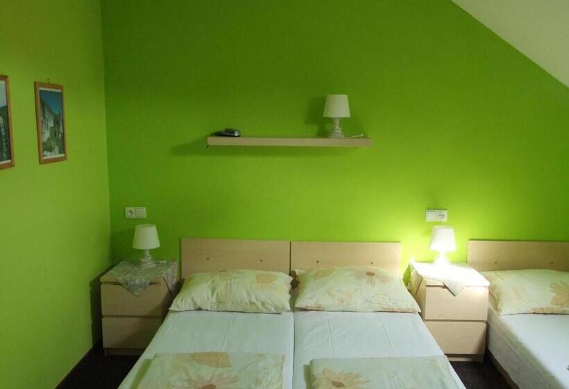 اتاق استاندارد چهار تخته, Formule