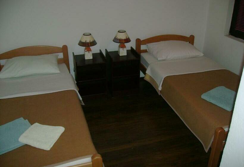 اتاق استاندارد یک نفره, Guest House Robi