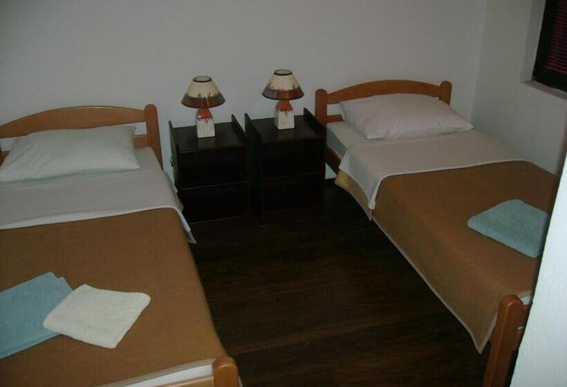 اتاق استاندارد چهار تخته, Guest House Robi