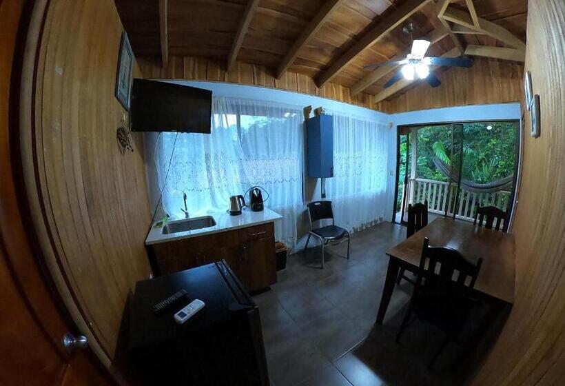 Quarto Quadruple Standart Vista Jardim, Laureles Collection Uvita   Cabinas Los Laureles