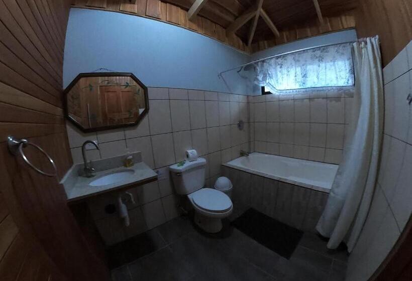 Quarto Quadruple Standart Vista Jardim, Laureles Collection Uvita   Cabinas Los Laureles