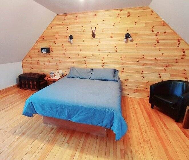 バス共有のスタンダードルーム, Auberge Le P Tit Bonheur   Hostel