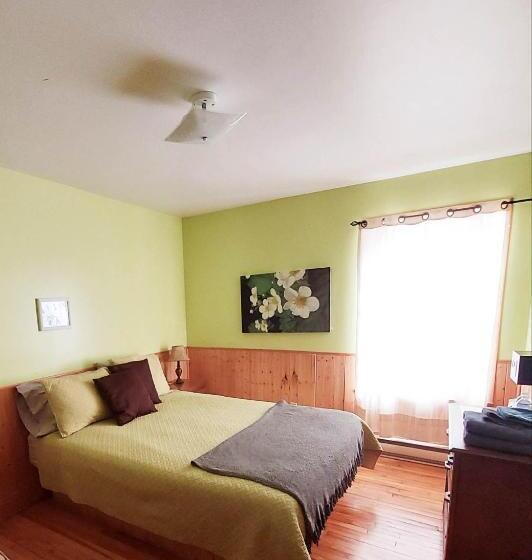 Номер Стандарт, Auberge Le P Tit Bonheur   Hostel